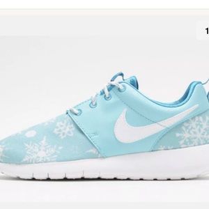 Nike Roshe size 6 y